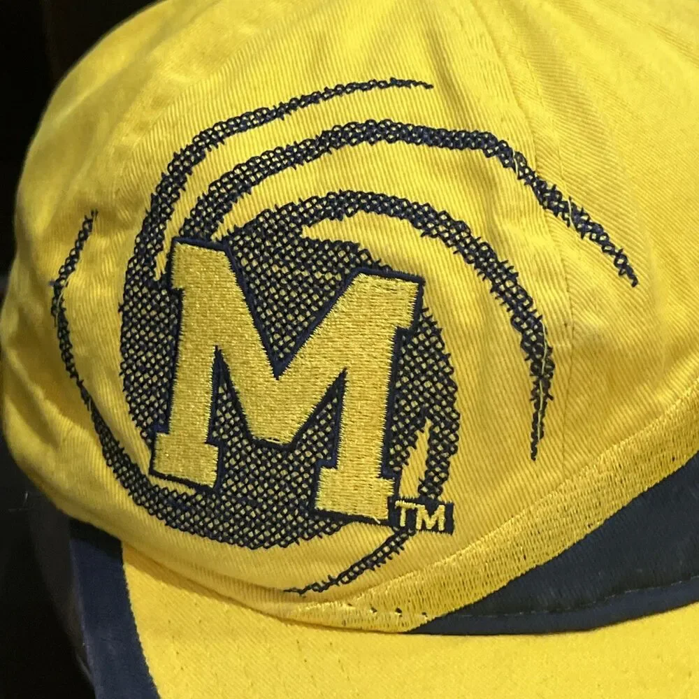 Mitchell & Ness YOUTH Hat Snapback Michigan Wolverines Spiral Hurricane